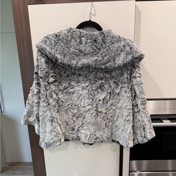 CAbi Gray Faux Fur Jacket - Picture 2 of 13